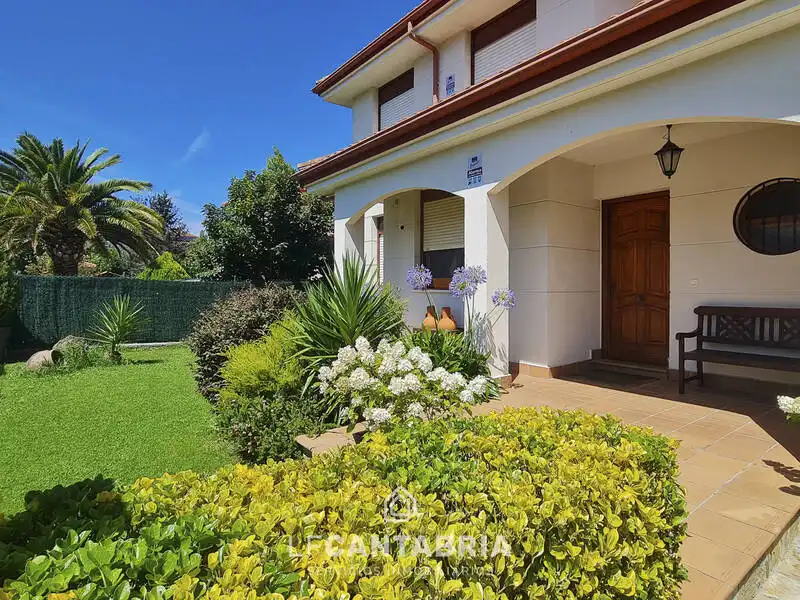Vista exterior de Casa o chalet en venta en Liendo con Calefacción, Jardín privado y Piscina