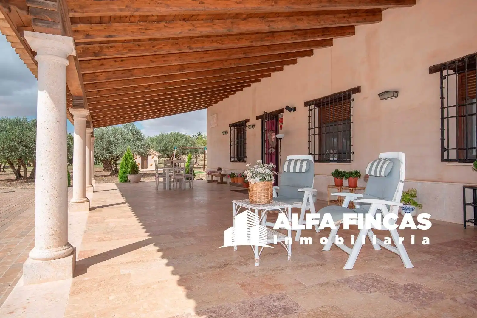 Vista exterior de Casa o chalet en venta en Vara de Rey con Calefacción, Terraza y Piscina