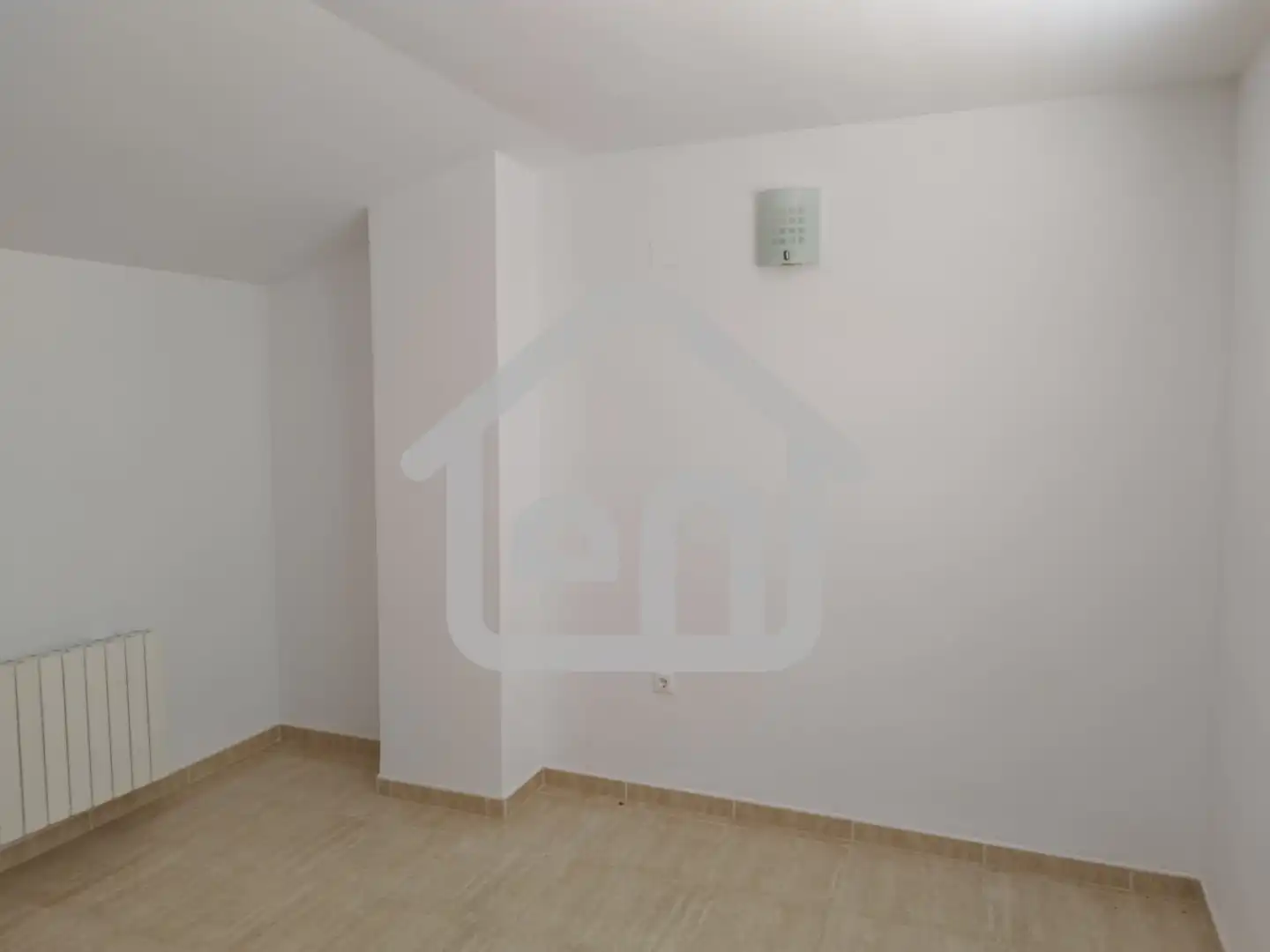 Casa adosada en venta en Calle Bodega, Requena