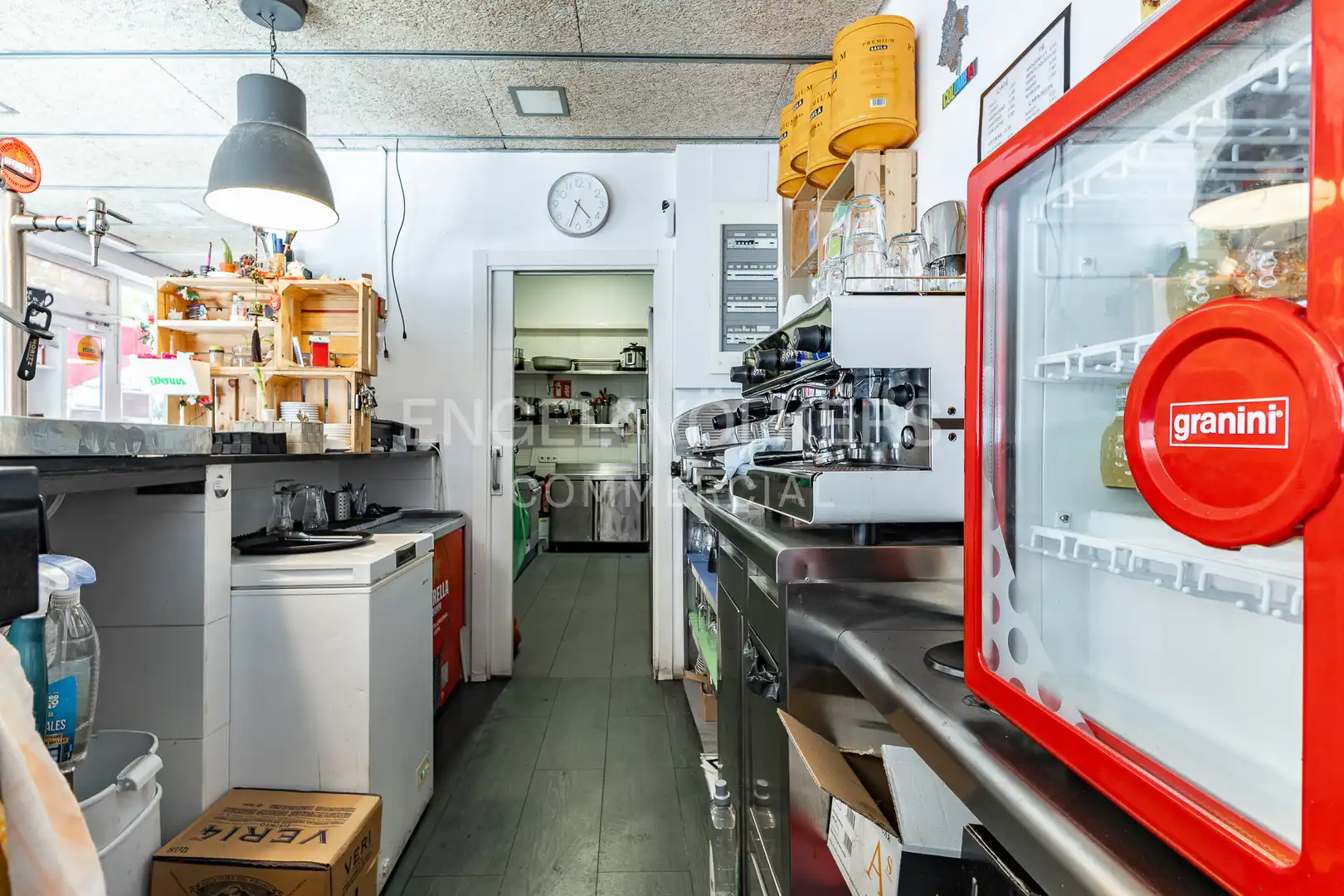 Cuina de Local de lloguer en Barcelona amb Terrassa
