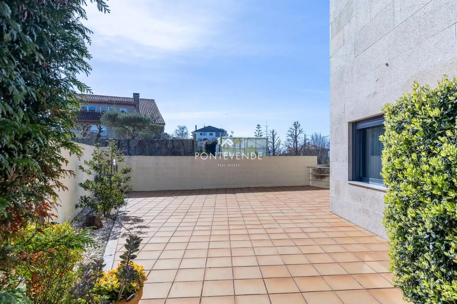 Terrassa de Casa o xalet en venda en Vigo  amb Calefacció, Jardí privat i Terrassa