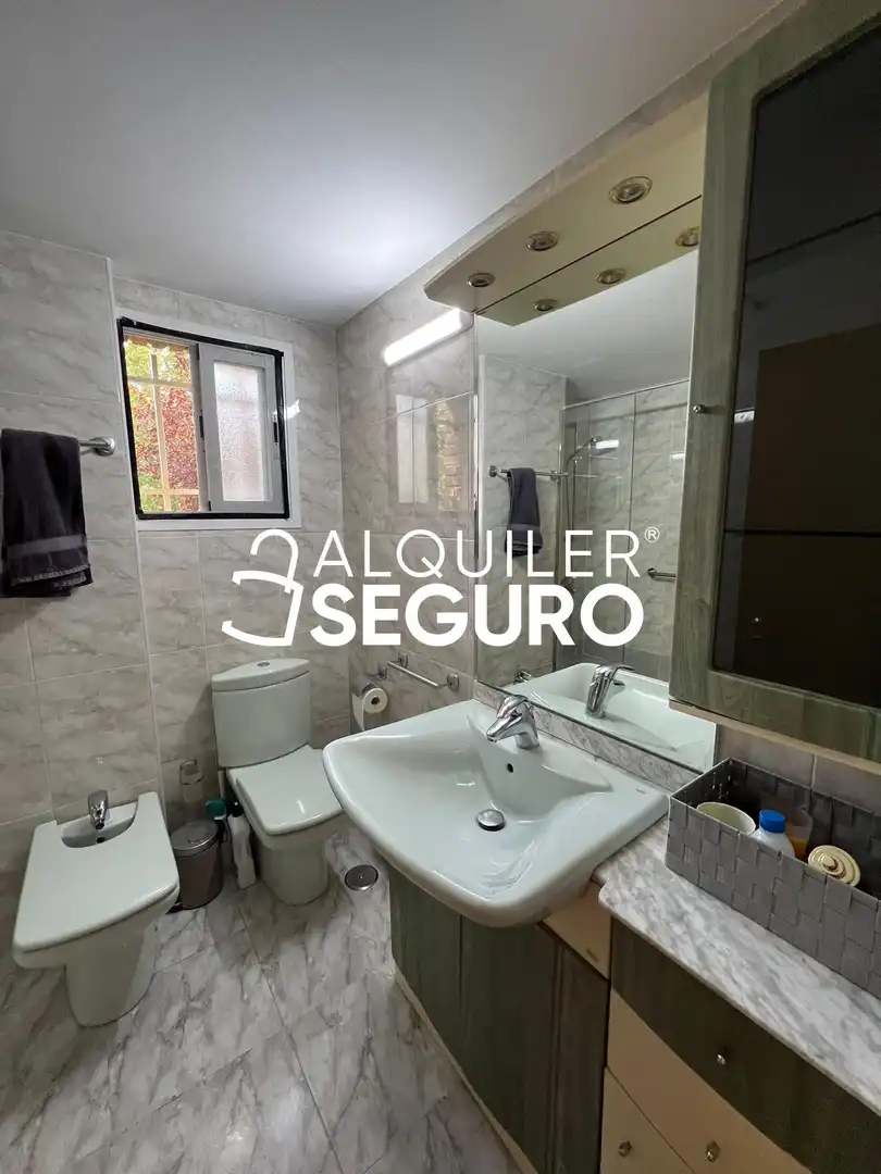 Baño de Piso de alquiler en Madrid con Aire acondicionado, Calefacción y Terraza