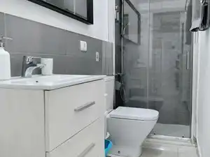 Bany de Apartament de lloguer en Las Palmas de Gran Canaria amb Terrassa, Moblat i Forn