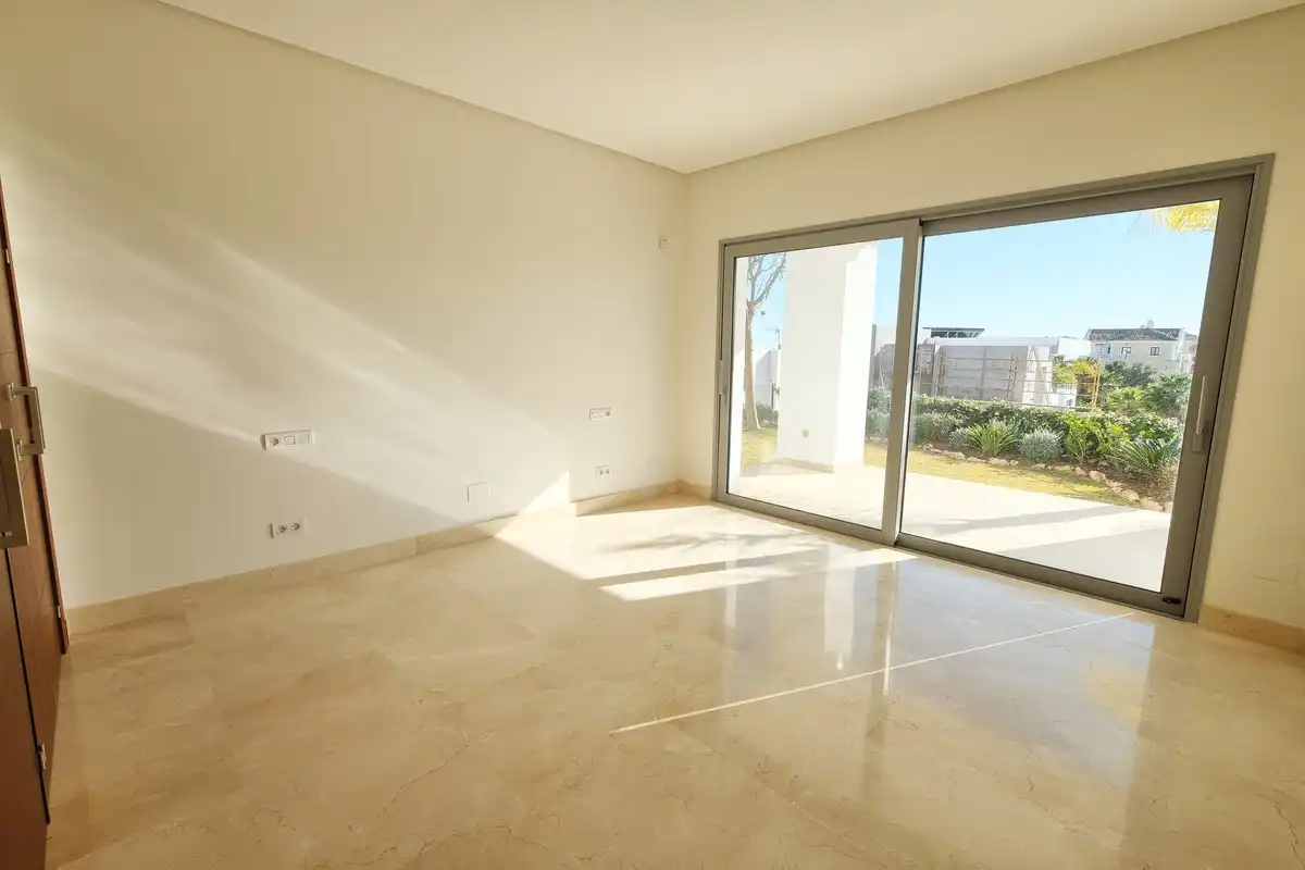 Sala de estar de Casa o chalet en venta en Benahavís con Jardín privado