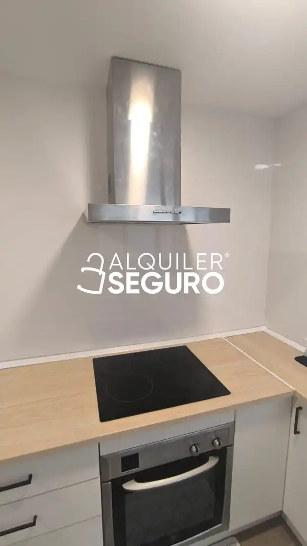 Cuina de Pis de lloguer en Sevilla amb Aire condicionat