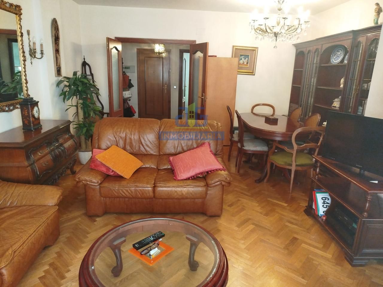 Sala d'estar de Pis en venda en León Capital  amb Calefacció, Parquet i Terrassa