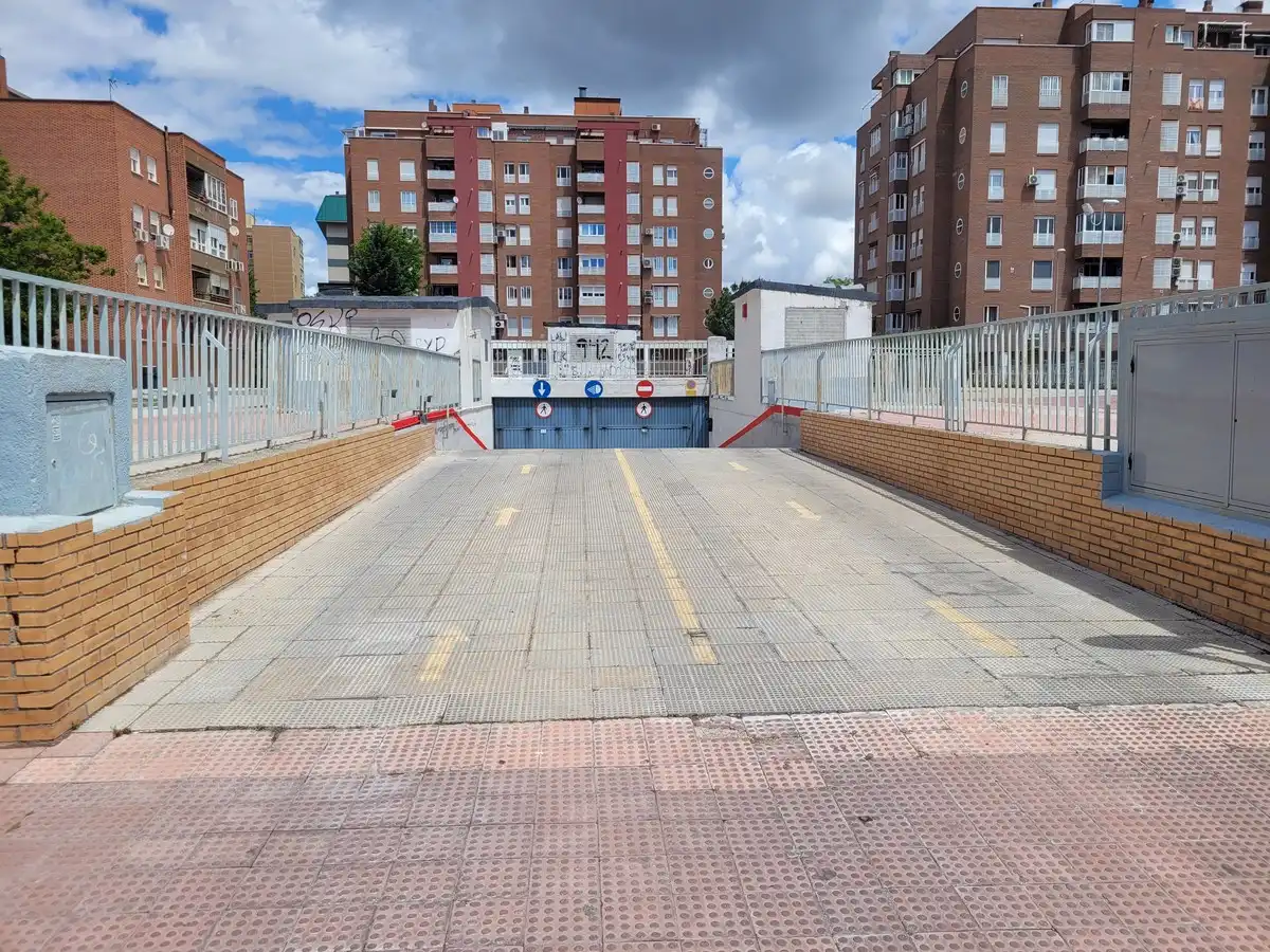 Einzelparkplatz zum Verkauf in Calle de Ribadeo 22