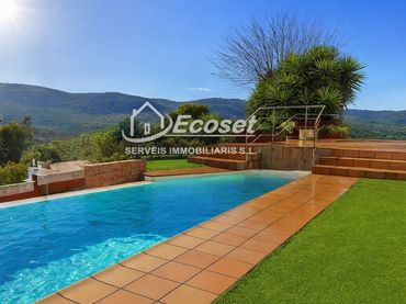 Villa con piscina in vendita a Vallirana