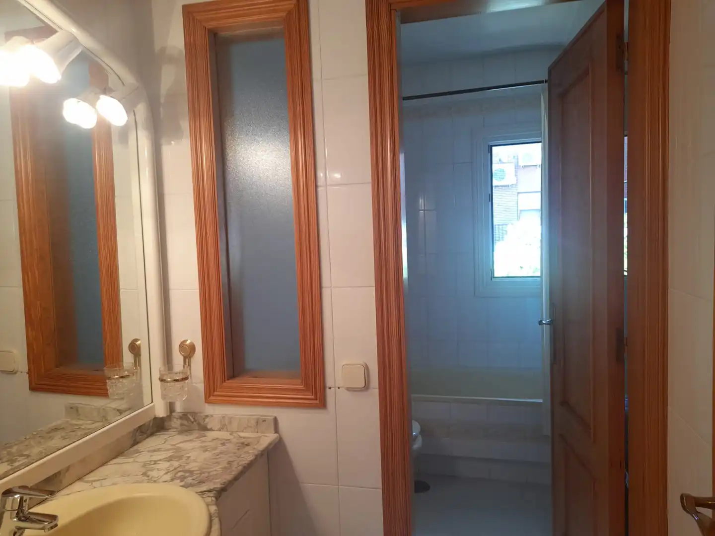 Baño de Casa adosada en venta en Pozuelo de Alarcón con Aire acondicionado, Calefacción y Jardín privado