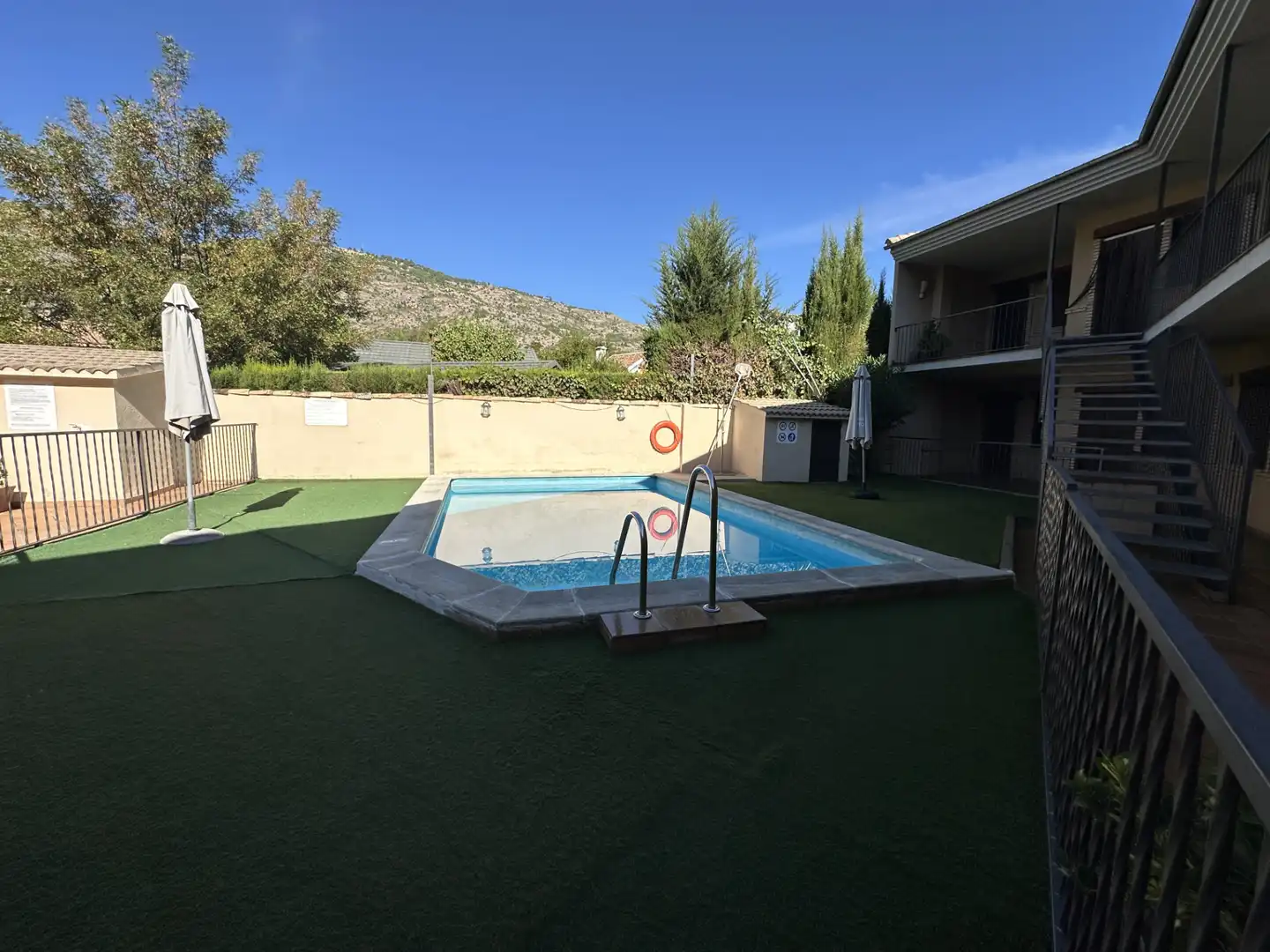 Piscina de Pis en venda en La Iruela amb Aire condicionat, Traster i Piscina comunitària