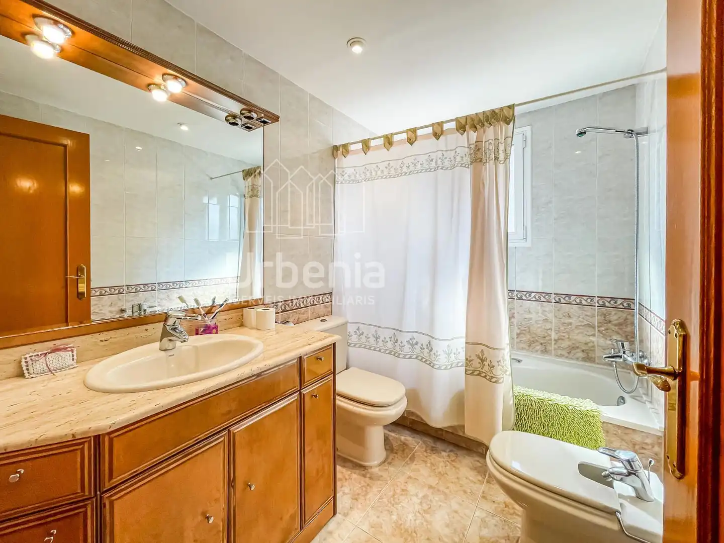 Bathroom of Houses for sale in Argentona  with Air Conditioner, Heating and Terrace