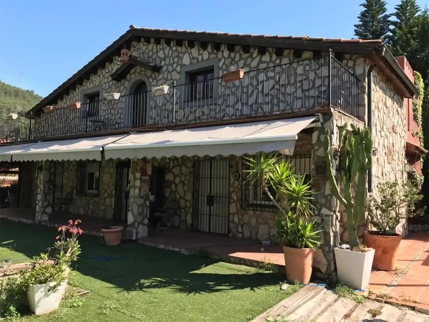 Vista exterior de Pis en venda en Torrelles de Llobregat amb Jardí privat, Parquet i Traster