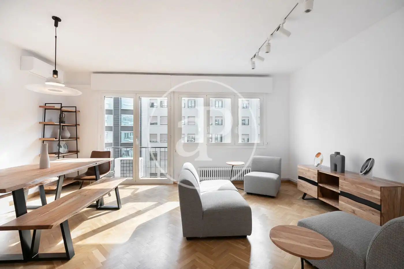 Wohnung zur Miete in Av. de Francesc Cambó, Sant Pere, Sta. Caterina i la Ribera