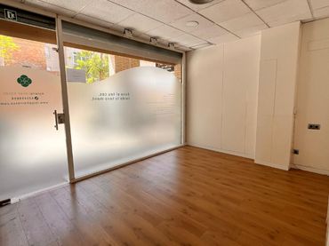 Business premises to rent in Plaça de Salvador Espriu 4