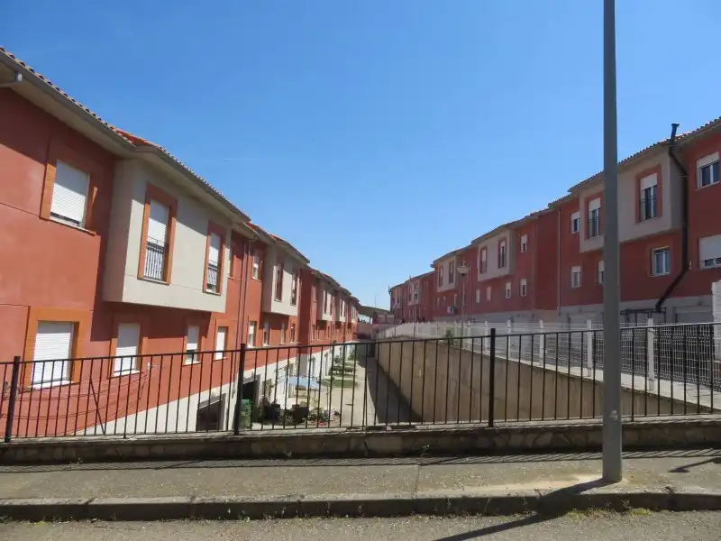 Vista exterior de Casa o chalet en venta en Chozas de Abajo con Calefacción, Jardín privado y Trastero