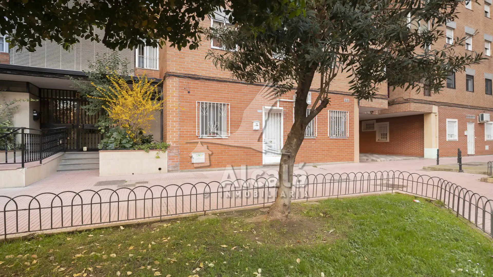 Vista exterior de Piso en venta en Alcalá de Henares con Aire acondicionado y Calefacción