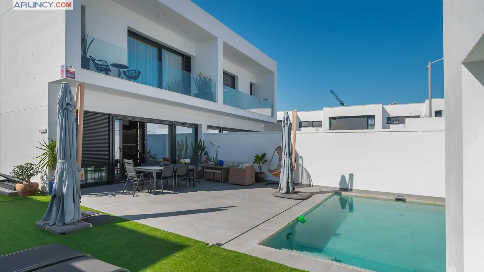 Piscina de Casa adosada en venta en Dos Hermanas con Aire acondicionado, Jardín privado y Terraza