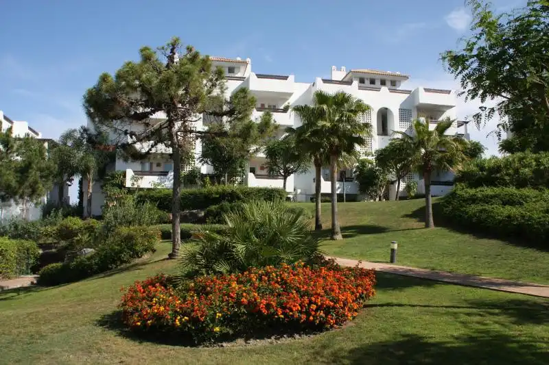 Apartamento con piscina en alquiler en Selwo, imagen 31