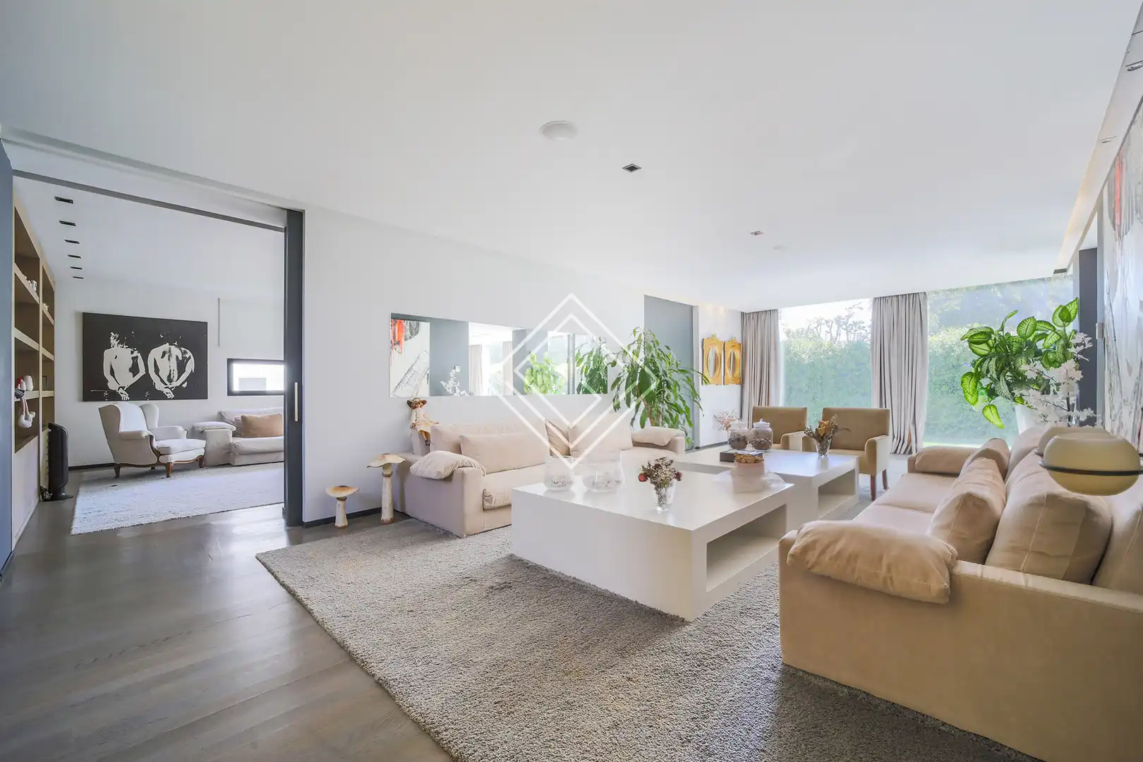 Wohnzimmer von Einfamilien-Reihenhaus zum Verkauf in La Moraleja mit Klimaanlage, Heizung und Privatgarten