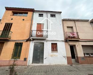 Exterior view of Single-family semi-detached for sale in Terrassa  with Terrace