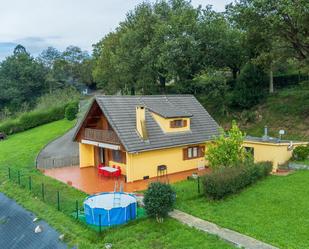 Vista exterior de Casa o xalet en venda en Oviedo  amb Calefacció, Jardí privat i Terrassa