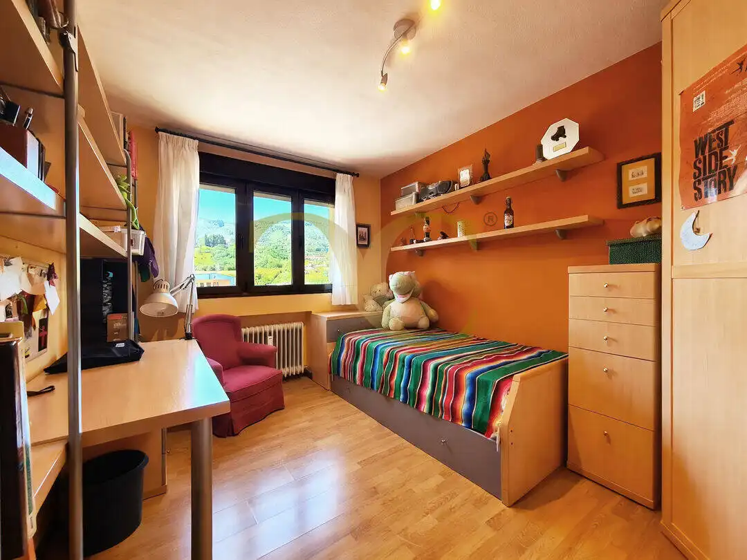 Bedroom of Flat for sale in Oviedo   with Heating