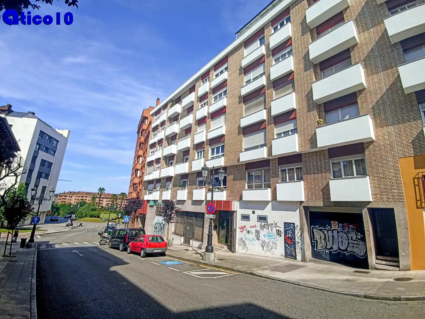Außenansicht von Wohnung zur Miete in Oviedo  mit Heizung, Terrasse und Möbliert