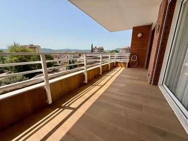 Pis amb balcó en venda a El Poble Sec