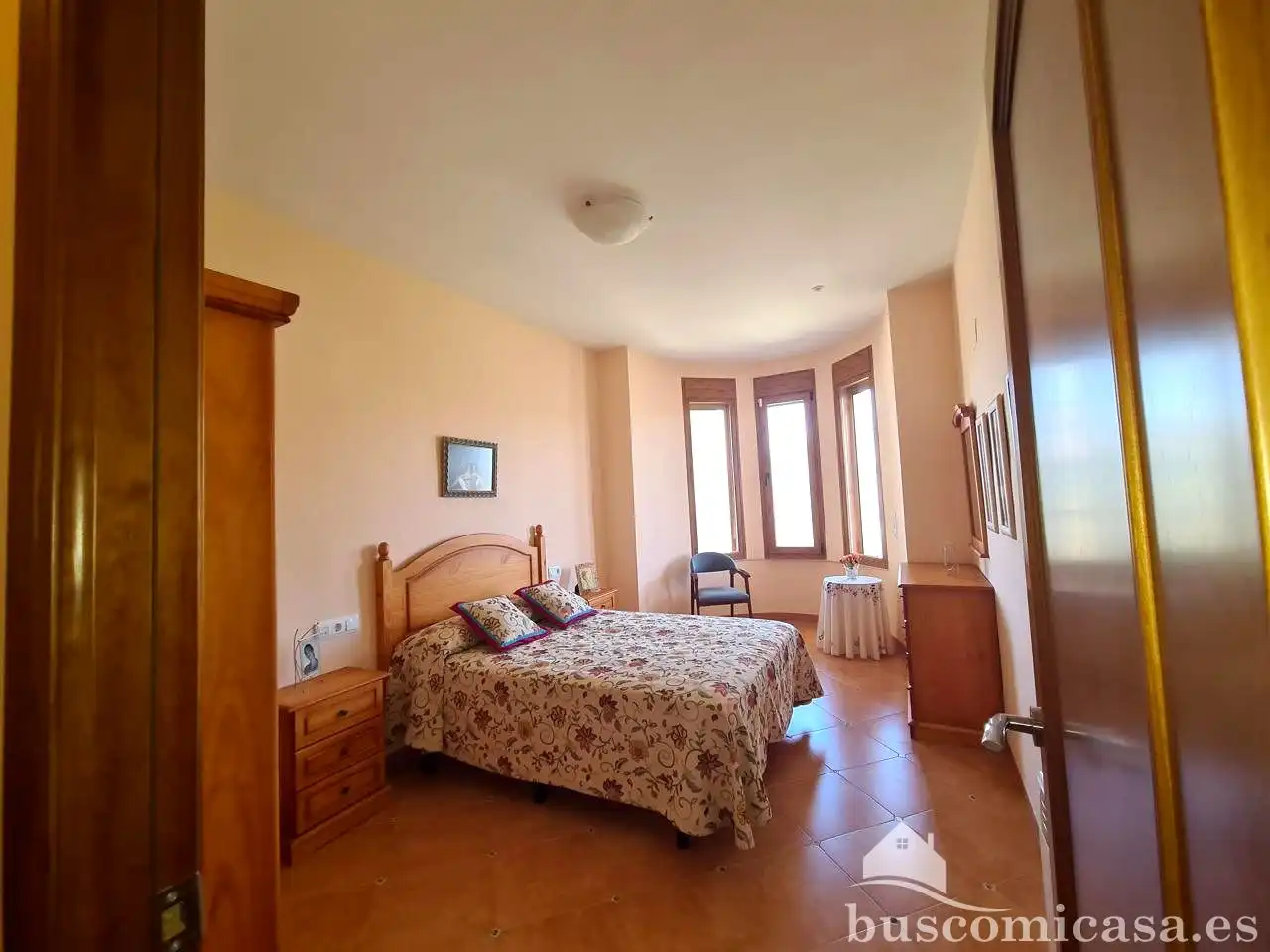 Dormitori de Casa o xalet en venda en Huelma amb Aire condicionat, Calefacció i Jardí privat