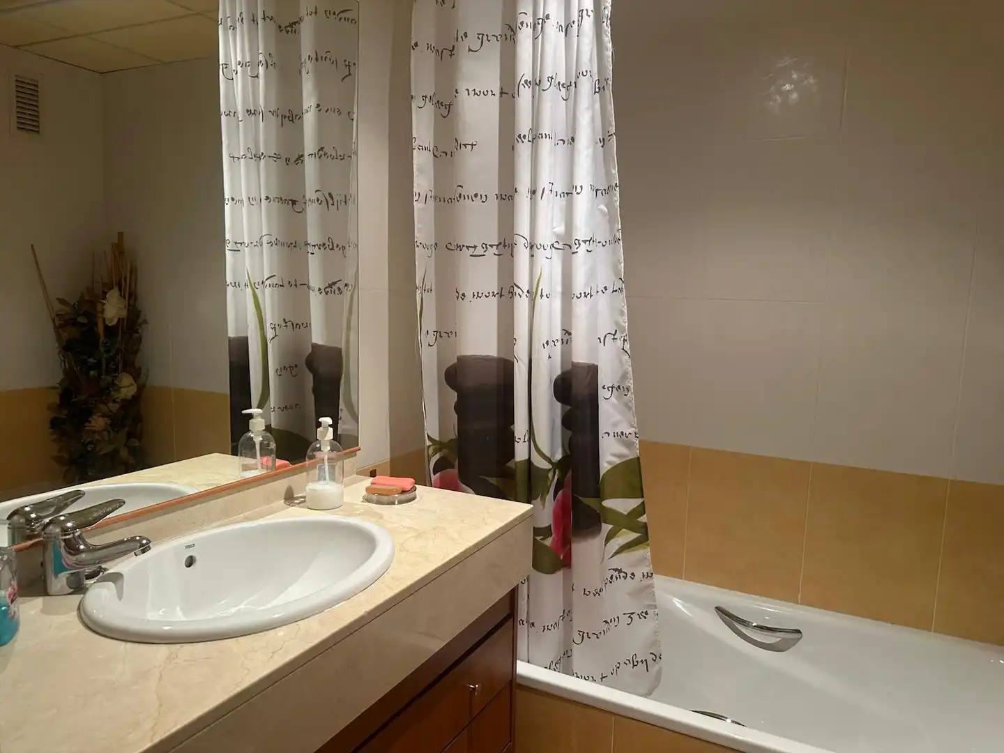 Bathroom of Flat for sale in Vila-seca  with Air Conditioner and Heating