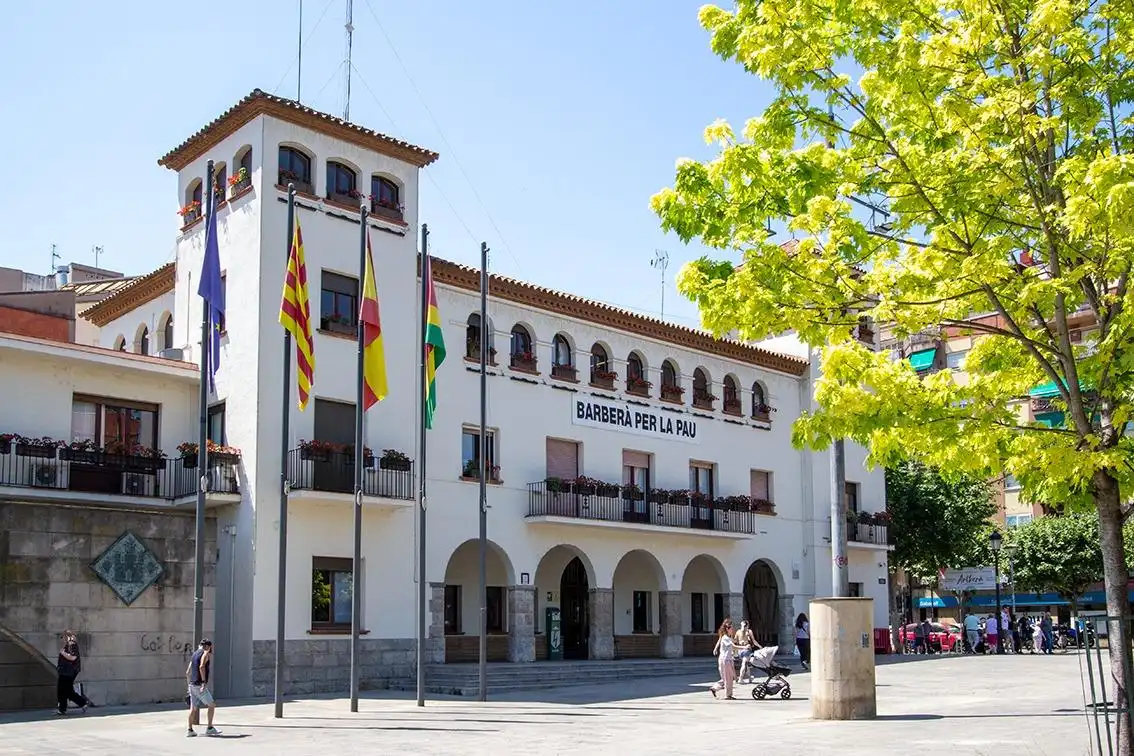 Außenansicht von Wohnung zum Verkauf in Barberà del Vallès mit Terrasse