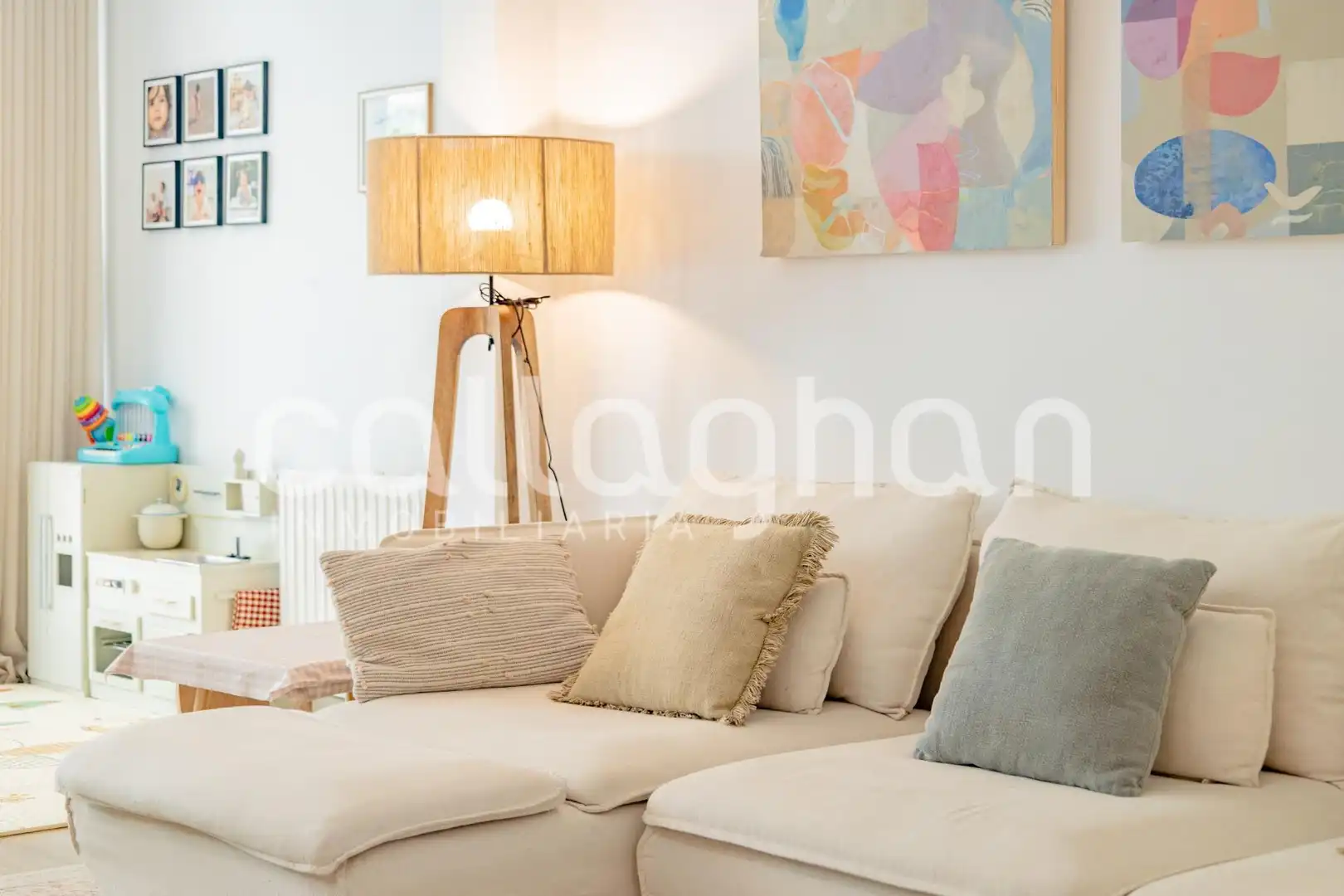 Sala de estar de Casa adosada en venta en Godella con Aire acondicionado, Calefacción y Jardín privado