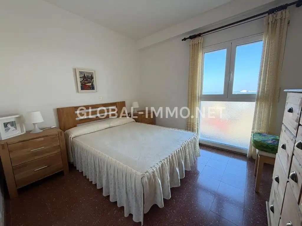 Dormitori de Apartament en venda en Roses amb Terrassa, Piscina i Moblat