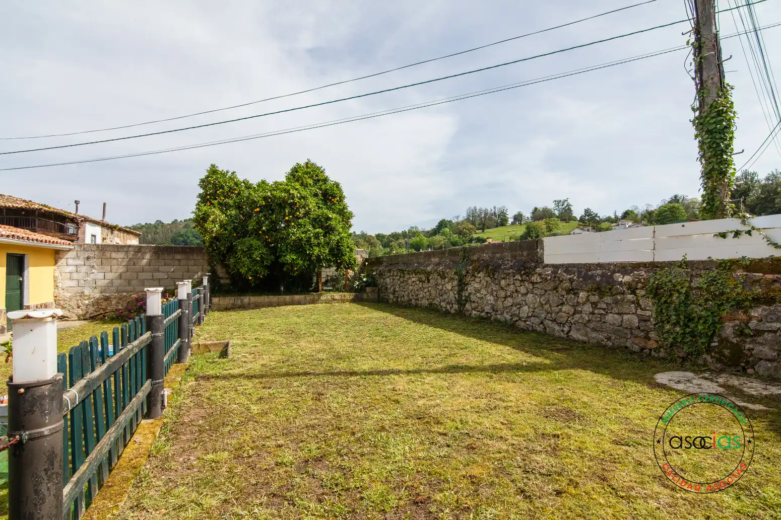 Casa o chalet en venta en Las Regueras   con Calefacción y Jardín privado