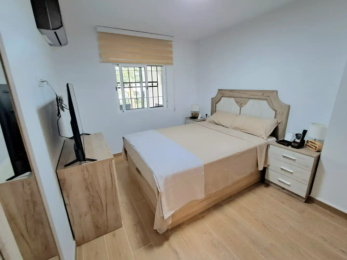 Schlafzimmer von Wohnungen zur Miete in Benalmádena mit Klimaanlage, Terrasse und Möbliert