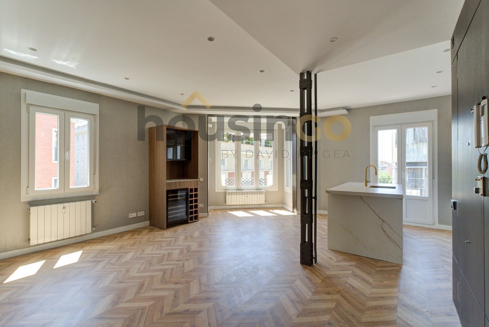 Living room of Flat for sale in  Madrid Capital  with Air Conditioner, Heating and Parquet flooring