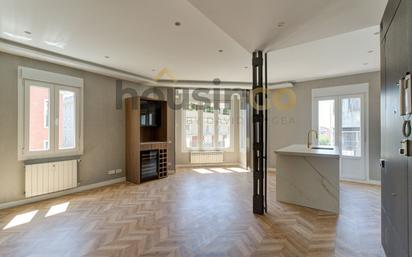 Living room of Flat for sale in  Madrid Capital  with Air Conditioner, Heating and Parquet flooring