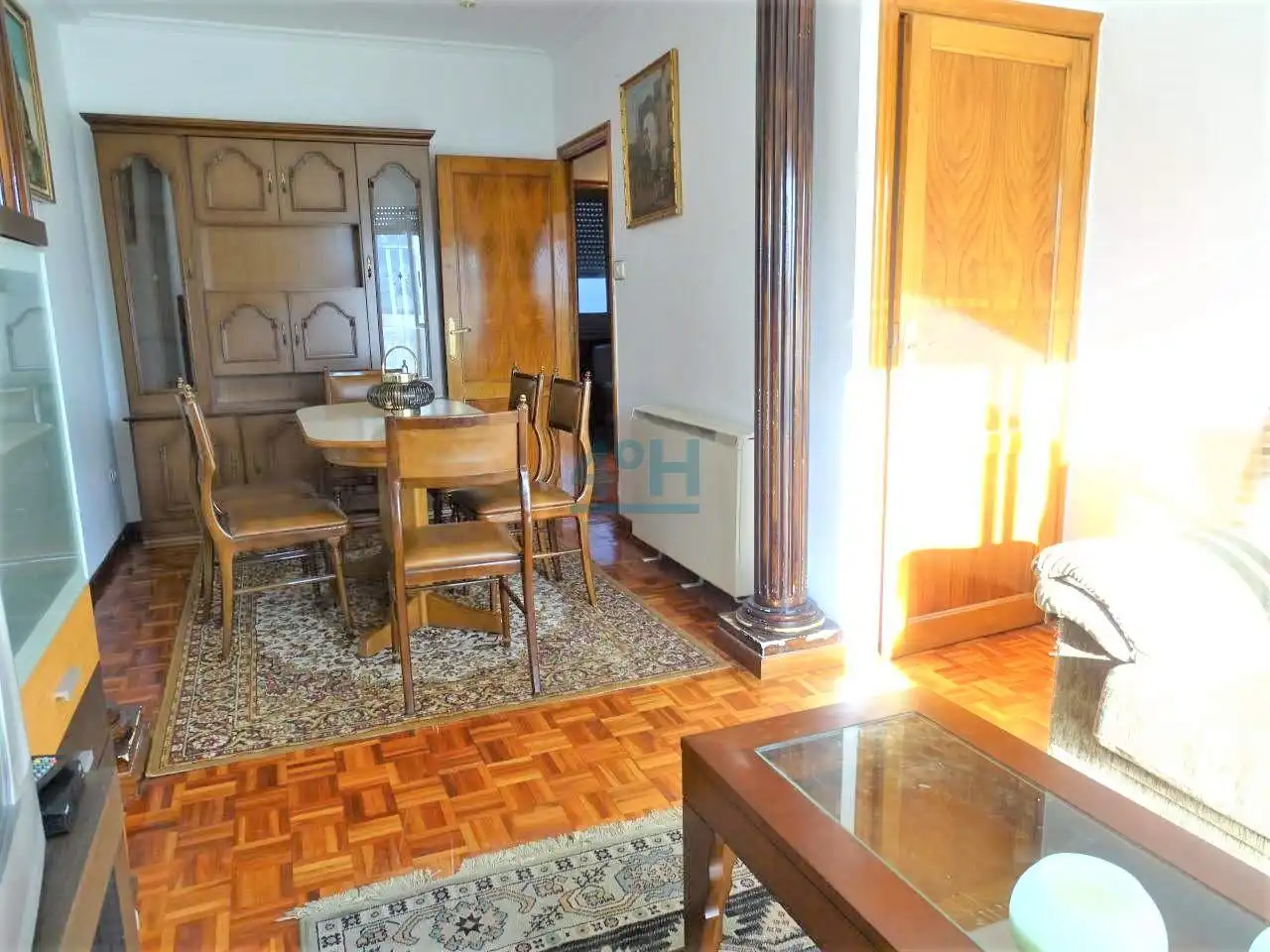 Menjador de Apartament en venda en Ourense Capital  amb Calefacció, Parquet i Moblat