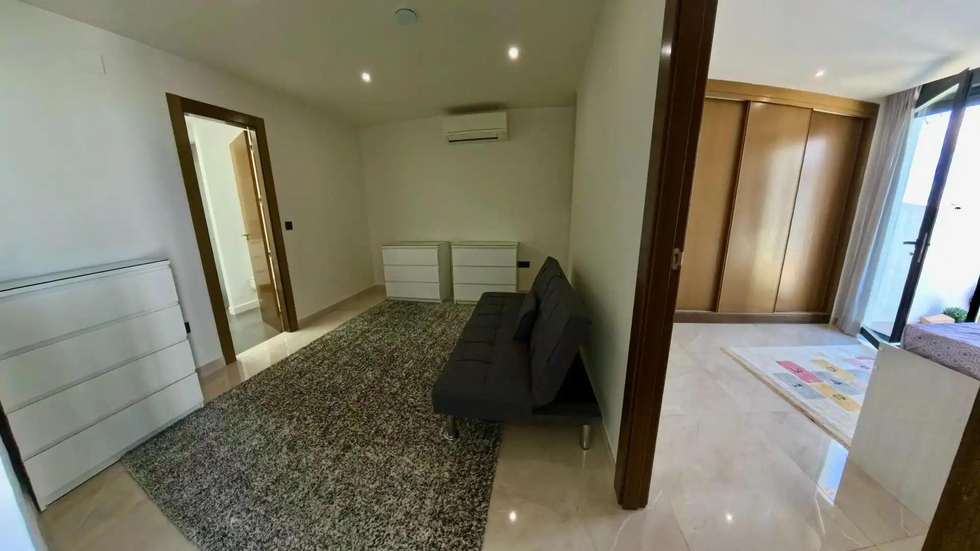 Reihenhaus mit Terrasse zur Miete in Calle CHARINAS, imagen 63