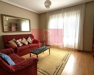 Living room of Flat to rent in San Andrés del Rabanedo  with Heating, Parquet flooring and Storage room