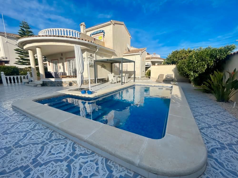 Swimming pool of House or chalet for sale in Alicante / Alacant  with Air Conditioner, Private garden and Terrace