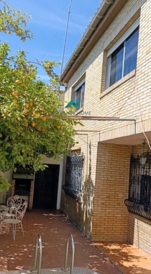 Exterior view of Single-family semi-detached for sale in  Granada Capital  with Air Conditioner, Heating and Private garden