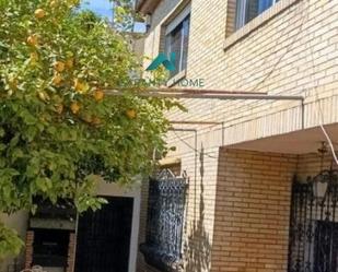 Vista exterior de Casa adosada en venda en  Granada Capital amb Aire condicionat, Calefacció i Jardí privat