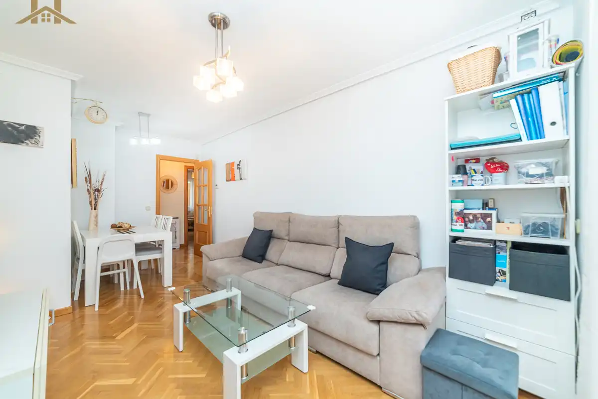 Sala de estar de Piso en venta en Villanueva del Pardillo con Calefacción, Jardín privado y Parquet