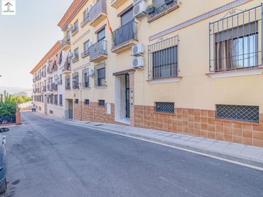 Bajo con ascensor en venta en CASTILLO 5