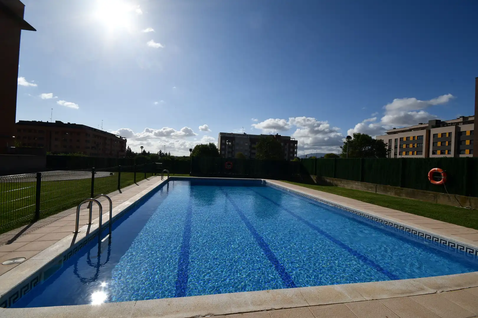 Schwimmbecken von Erdgeschoss zum Verkauf in Lardero mit Klimaanlage, Heizung und Terrasse