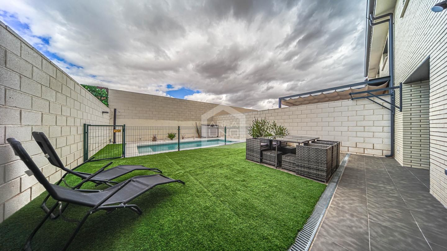 Piscina de Casa adosada en venda en Carranque amb Jardí privat i Piscina