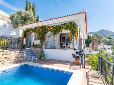 Casa amb piscina en venda a Cómpeta