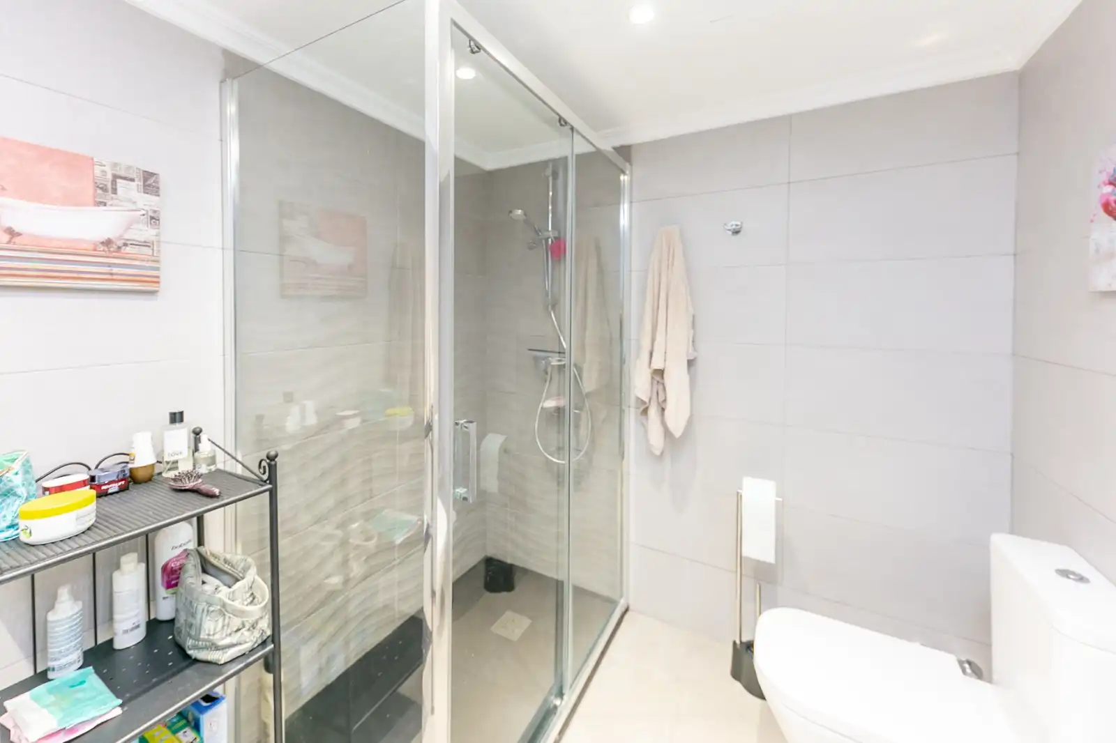 Badezimmer von Dachboden zur Miete in Fuengirola mit Klimaanlage, Terrasse und Möbliert