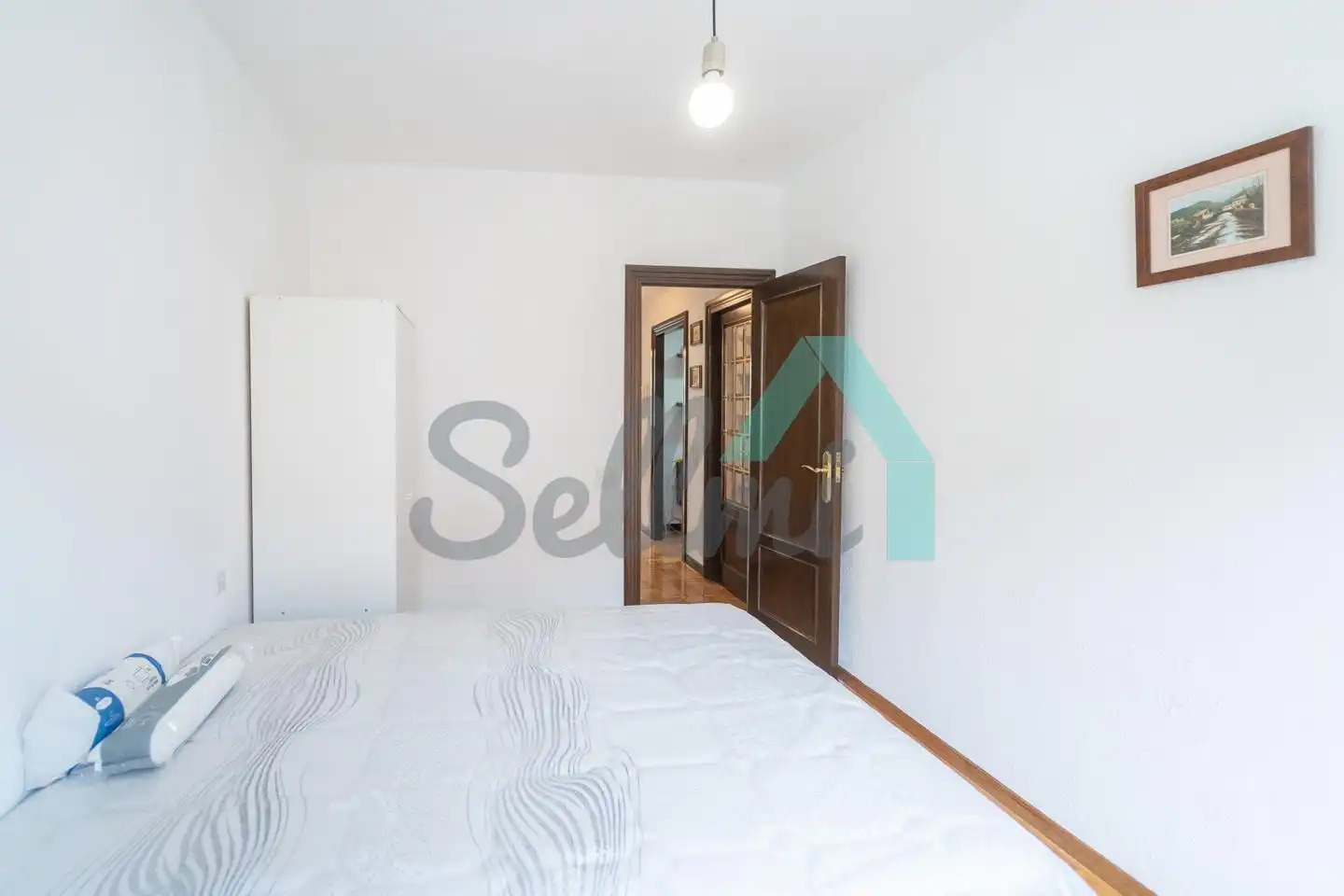 Bedroom of Flat for share in Oviedo   with Heating, Parquet flooring and Furnished